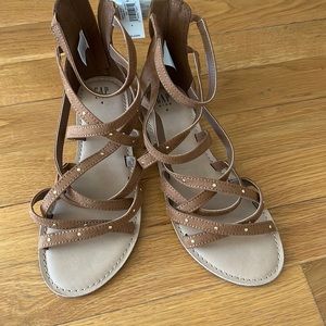 Nwt gap girls sandals